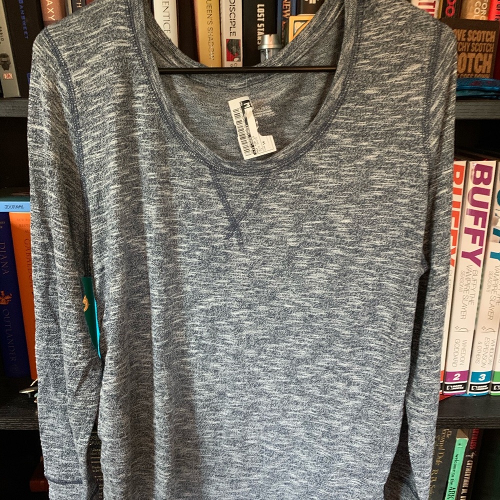 Long sleeve maternity shirt